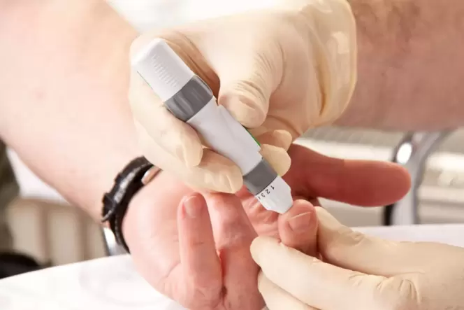 Bei Menschen mit Typ-1-Diabetes stehen die tägliche Kontrolle des Blutzuckers und die regelmäßige Zufuhr der richtigen Menge des Bei Menschen mit Typ-1-Diabetes stehen die tägliche Kontrolle des Blutzuckers und die regelmäßige Zufuhr der richtigen Menge des