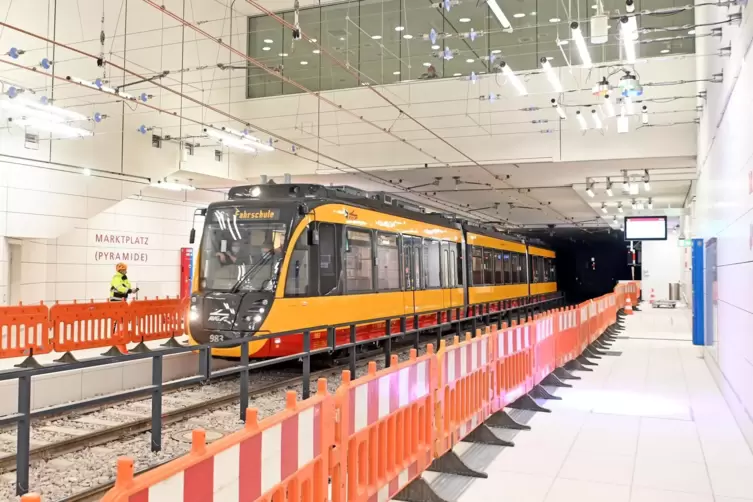 Ein Tunnel soll es Karlsruher Straßenbahnen in in Zukunft ermöglichen unterirdisch zu fahren. 