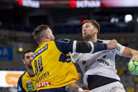 Jannik Kohlbacher stoppt Harald Reinkind. 