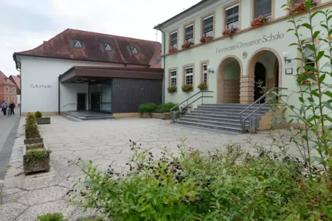 Mehr als drei Millionen Euro kostet die Sanierung der Hermann-Gmeiner-Schule.