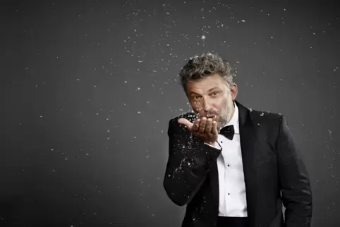 Kitsch und Kommerz: Weihnachtsgrüße vom Startenor. 