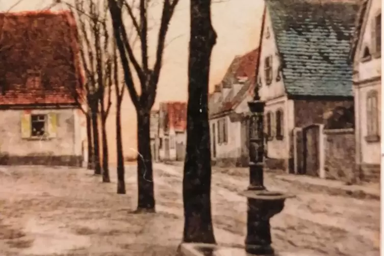 Heiligenstein im 19. Jahrhundert: Brunnen auf dem heutigen Rudolph-von-Habsburg-Platz. 