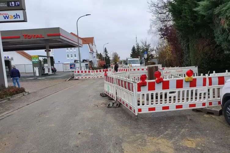 Wasserrohrbruch am Berghausener Ortseingang: Die Leitungen stammen aus dem 19. Jahrhundert und wurden ausgetauscht.