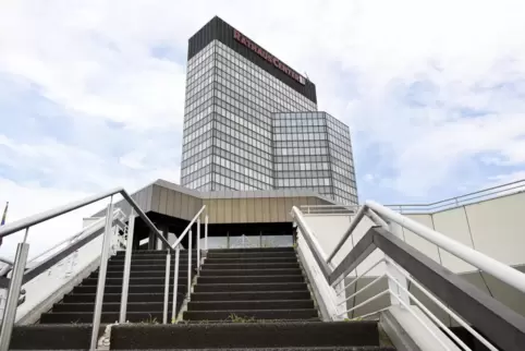 Das Rathaus-Center wurde 1979 eröffnet. 2022 wird der Abriss eingeleitet, 2025 soll er komplett abgeschlossen sein.