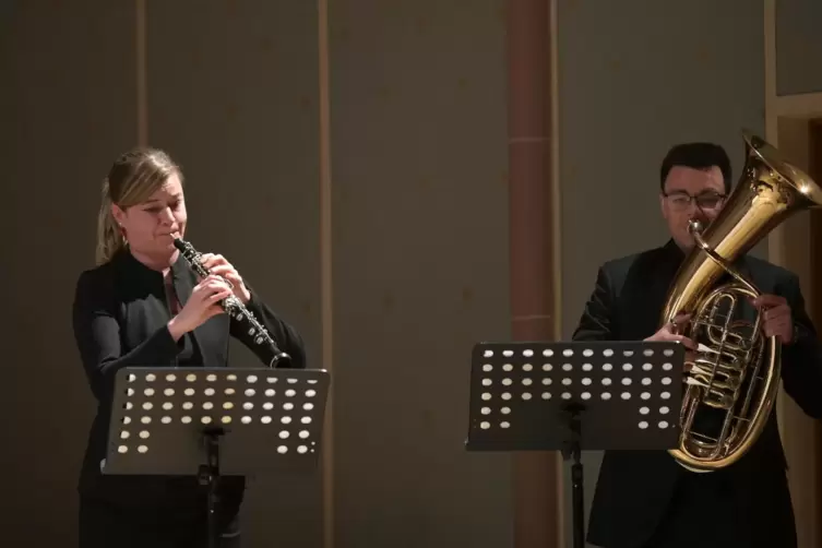Dominik Schneider (Tenor- und Baritonhorn) und Charlotte Wulfert (Oboe).