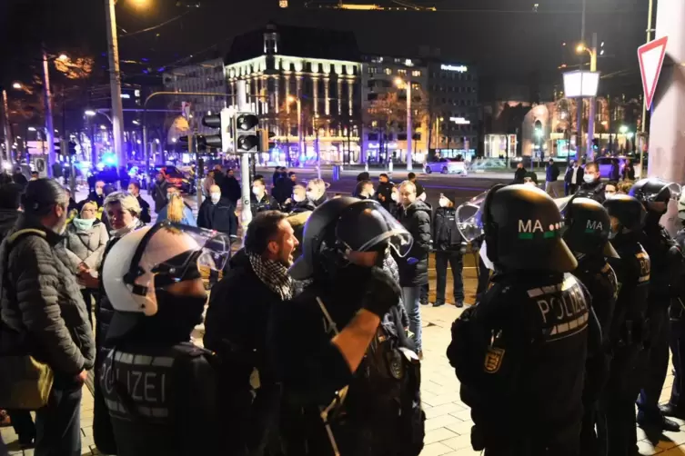 In Mannheim kam es zu Auseinandersetzungen zwischen Polizei und Demonstranten.