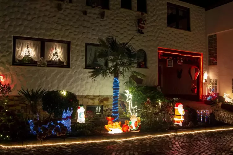 Von einer Straße im fernen Los Angeles inspiriert: das vorweihnachtliche geschmückte Haus der Breilings.