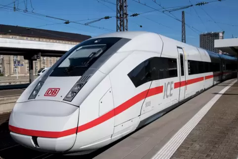 Die Bahncard 100 gilt deutschlandweit in allen ICE-Zügen. Auf der Strecke von München (Foto) nach Mannheim wird nun vor allem de