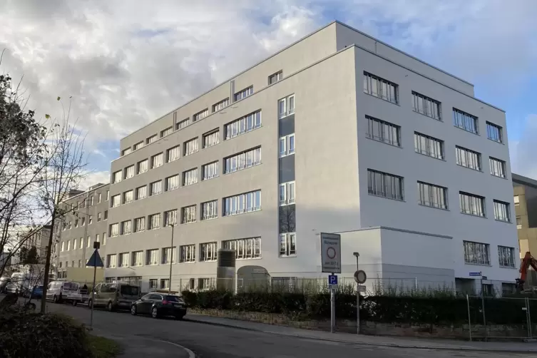 Von au&szlig;en: das neue Bettenhaus.
