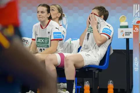 Pure Enttäuschung: Julia Maidhof und Alina Grijseels nach dem Viertelfinale. 