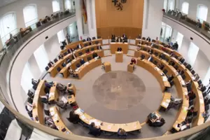 Der rheinland-pfälzische Landtag soll die Teilentschuldung der Kommunen möglich machen. 