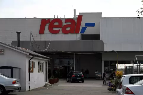 Seit Januar dieses Jahres geschlossen: der Real-Einkaufsmarkt in Studernheim. Seit Januar dieses Jahres geschlossen: der Real-Einkaufsmarkt in Studernheim.