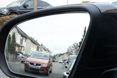 Zu viele Autos zu schnell unterwegs: Verkehrssituation im Ziegelofenweg aus Sicht der Anwohner. 