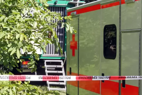 Nach der Tat 2016 im Angelwald: Suche nach dem Täter. Nach der Tat 2016 im Angelwald: Suche nach dem Täter.