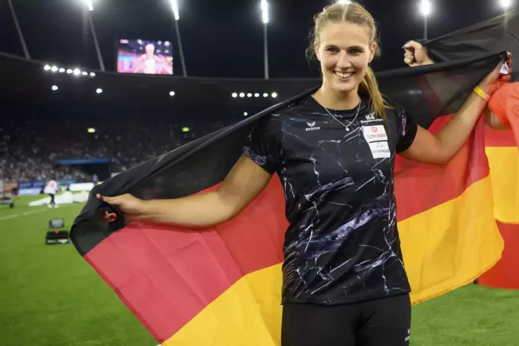 2021 die mit riesigem Abstand beste deutsche Speerwerferin: Christin Hussong aus Herschberg, die hier ihren Sieg beim Finale der