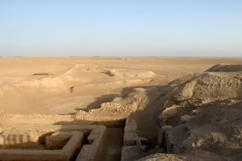 Uruk im heutigen Irak, im Altertum direkt am Euphrat gelegen, war eine der ersten Großstädte der Menschheitsgeschichte. Auch der