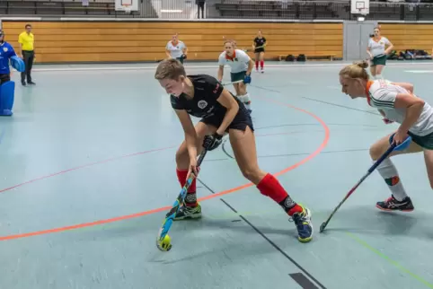 Aimée Mansiz und die Damen des Dürkheimer HC müssen bei der TSG Kaiserslautern ran. 