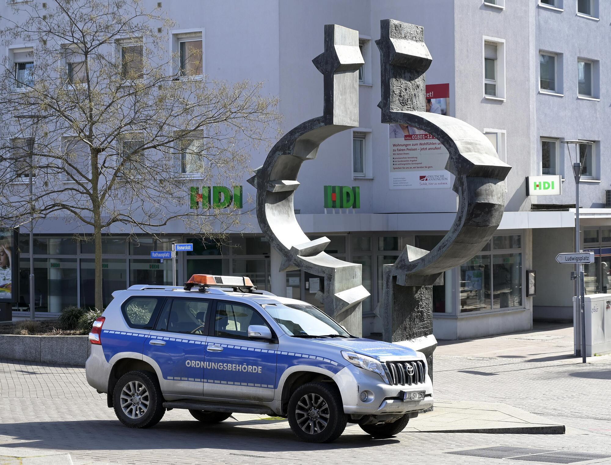 Corona-Maske im Sichtfeld: Auto-Rückspiegel taugt nicht als Garderobenhaken  - Ludwigshafen