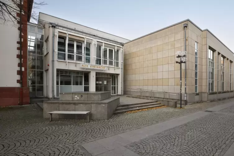 Die Alte Eintracht am Unionsplatz ist 1992 errichtet worden. Seit einigen Jahren fällt sie ihren Besitzern finanziell zur Last. 