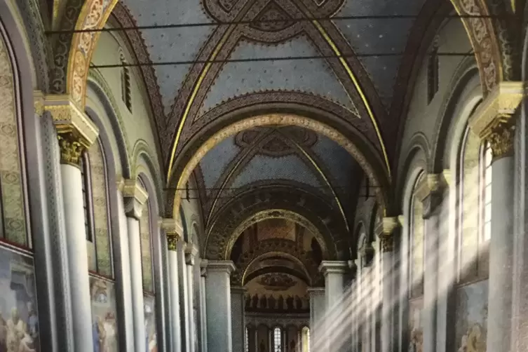 Computersimulation: Das Mittelschiff des Doms mit der Ausmalung des 19. Jahrhunderts.