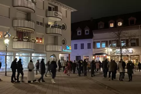 Versammlungen gegen die Auswirkungen der Corona-Politik gab es auch schon in der Südpfalz, wie hier in Germersheim. 