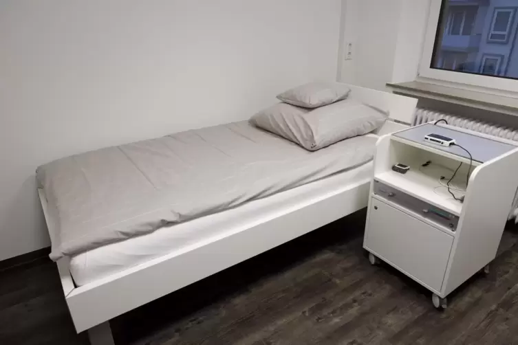 Fernseher sucht man in den Zimmern vergeblich. Schlie&szlig;lich sollen die Patienten schalfen. 