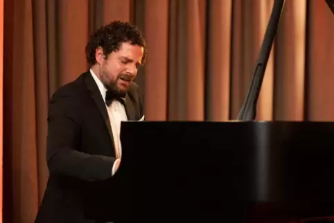 Roman Babik spielte mit seinem Trio Stücke des Pianisten Oscar Peterson. 