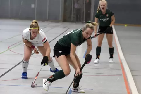 Klara Galijasevic (vorne) entwickelte wieder viel Zug zum Tor. 