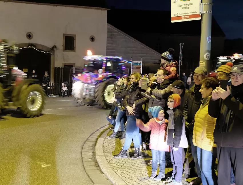 Kurz nach dem Start am Freitag ging es durch Rieschweiler.
