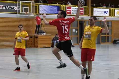 Maximilian Staats (mit der 15) war sechs der Offenbacher Tore. 