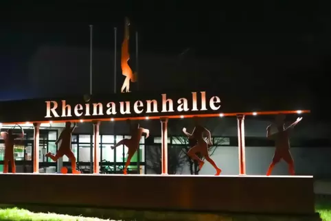Wir müssen draußen bleiben: die Waldseer Rheinauenhalle am Sonntagabend.