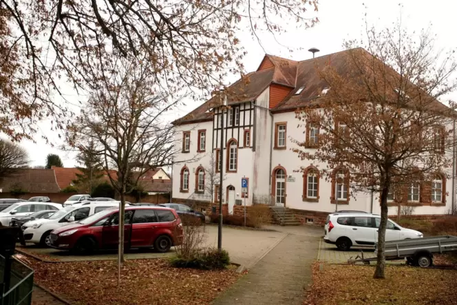 Bis der Neubau des MVZfertiggestellt ist, sollen Container als Übergangslösung entweder hinter dem Bürgerhaus Schönenberg ... Bis der Neubau des MVZfertiggestellt ist, sollen Container als Übergangslösung entweder hinter dem Bürgerhaus Schönenberg ...