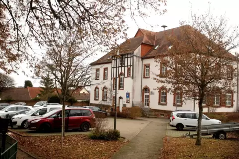  Bis der Neubau des MVZfertiggestellt ist, sollen Container als Übergangslösung entweder hinter dem Bürgerhaus Schönenberg ...