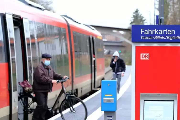 Die S-Bahn könne durchaus mal bis zum neuen Bahnhaltepunkt Rosengarten fahren, meint Dieter Franck. 