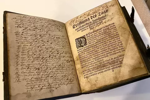 Keine objektive Wiedergabe des beim Religionsgesprächs Diskutierten: der Protokollband aus dem Bestand des Erkenbertmuseums. Keine objektive Wiedergabe des beim Religionsgesprächs Diskutierten: der Protokollband aus dem Bestand des Erkenbertmuseums.