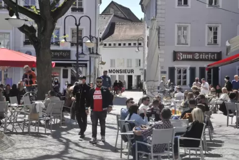Am Freitag, 24. Dezember, dürfen Speisen und Getränke am St. Johanner Markt in Saarbrücken nur in der erlaubten Außengastronomie
