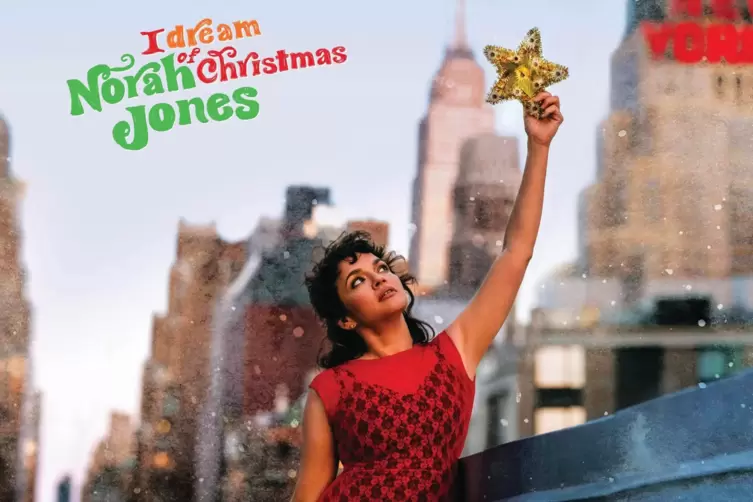 Norah Jones hat ihr erstes Weihnachtsalbum veröffentlicht.