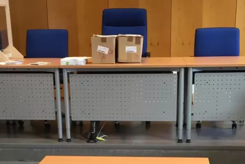 Die Wahrheit? Eine Geschichte. Schauplatz Pirmasenser Amtsgericht. Die Wahrheit? Eine Geschichte. Schauplatz Pirmasenser Amtsgericht.