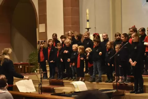 Viele der Stücke auf der CD waren kürzlich auch bei dem Adventskonzert der Jungen Kantorei in der Kirche Sankt Jakobus zu hören.