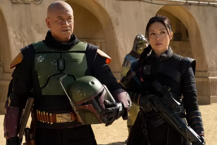 Die Frau an seiner Seite: Boba Fett, hier mal ohne Helm, und Fennec Shand (Ming-Na Wen).