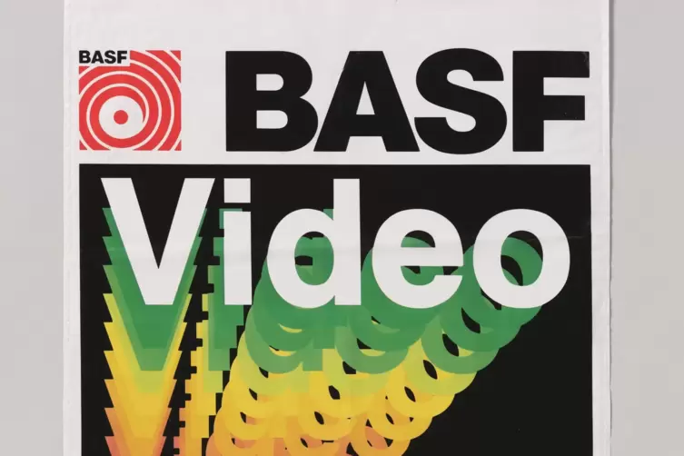 Gestaltung in Regenbogenfarben für die Farbbrillanz ihrer Kassetten: die BASF.