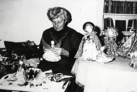 Bei der Arbeit: Liesel Staab, 1896 in Neustadt geboren, wo sie 91 Jahre später auch starb.