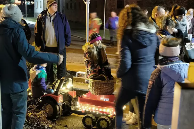 Sogar Kinder haben ihre Traktoren geschm&uuml;ckt &ndash; ihre ganz kleinen. 