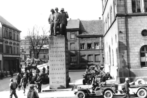 Einheiten der 80. Amerikanischen Infanteriedivision besetzten 1945 die Stadt. Die 10. Panzerdivision zog weiter zum Rhein. 
