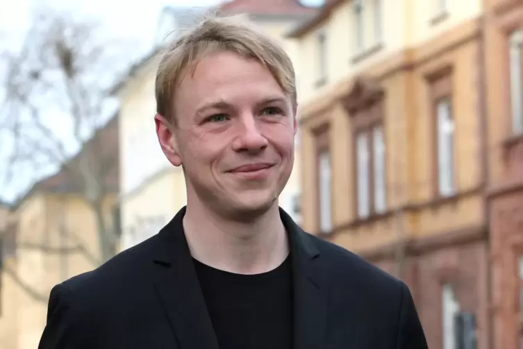 Lukas Hartmann geht f&uuml;r die Gr&uuml;nen ins Rennen. 