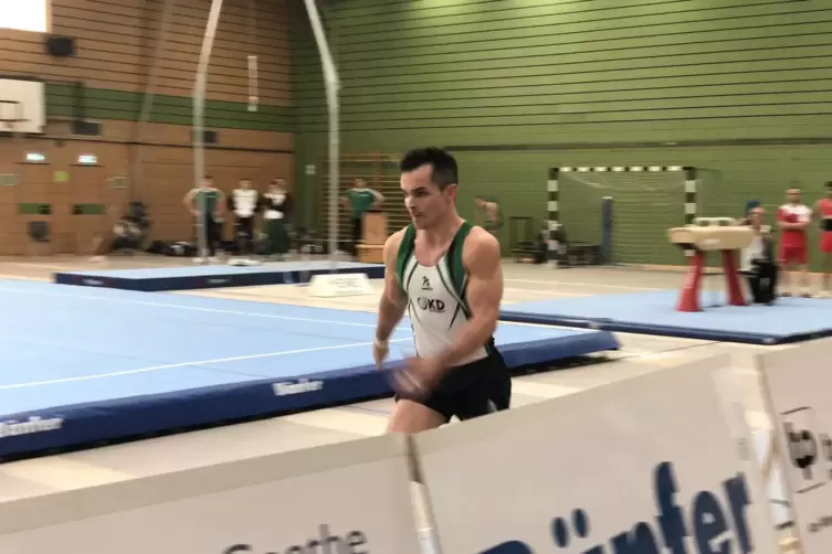 Vlad Cotuna kurz vor seinem Sprung, bei dem er sich verletzt.