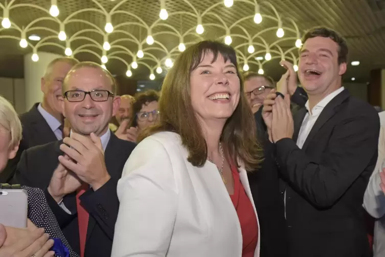 Siegerlächeln nach dem Wahlsieg im Oktober 2017: Jutta Steinruck mit Parteikollegen. 