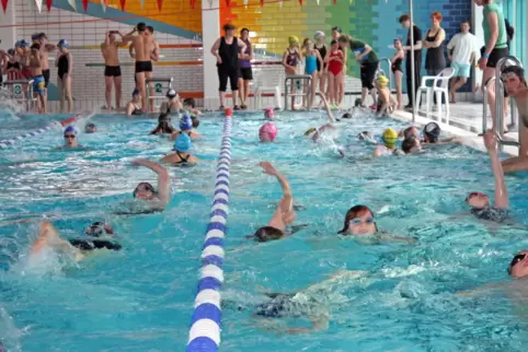 Das Freizeitbad Azur in Ramstein-Miesenbach hat nicht nur für Freizeitschwimmer eine große Bedeutung, sondern auch für Schulen u