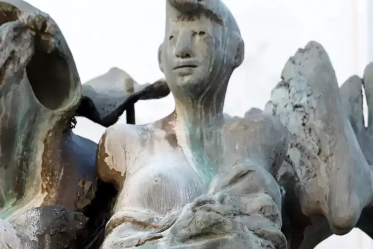 Die barbusige Marianne mit der &bdquo;phrygischen M&uuml;tze&ldquo; erinnert an die franz&ouml;sische Zeit.
