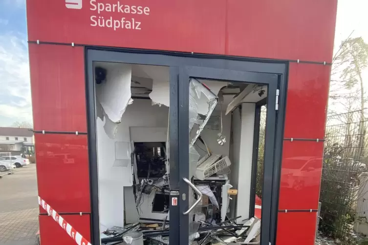 Totalschaden: der gesprengte Pavillon in Herxheim. 